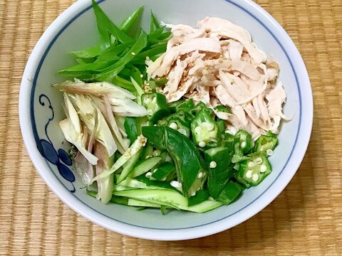 オクラと鶏むねと夏野菜のぶっかけうどん。